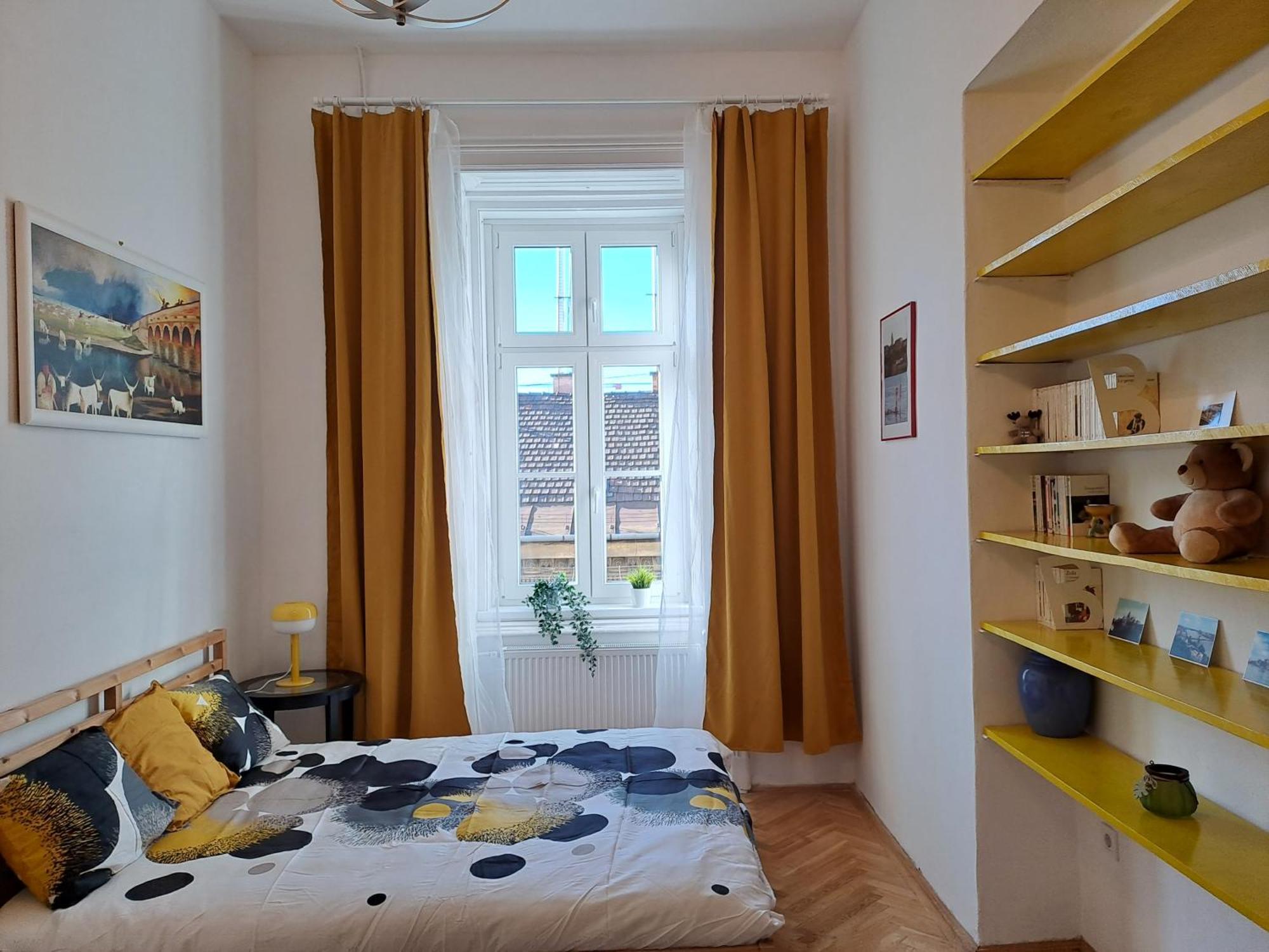 Sunny & Elegant Large Flat Next To Parliament * Budapest